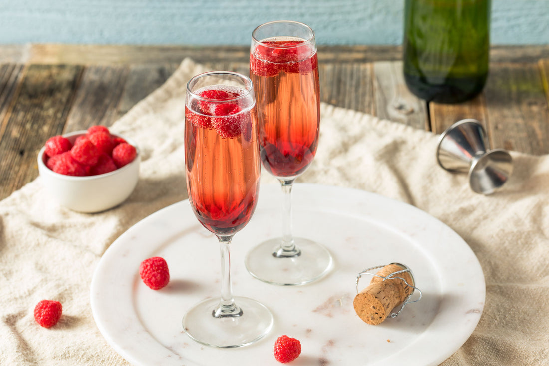 10 Basic Prosecco Cocktail Recipes for Beginners and 5 Advanced Recipes for Bartenders